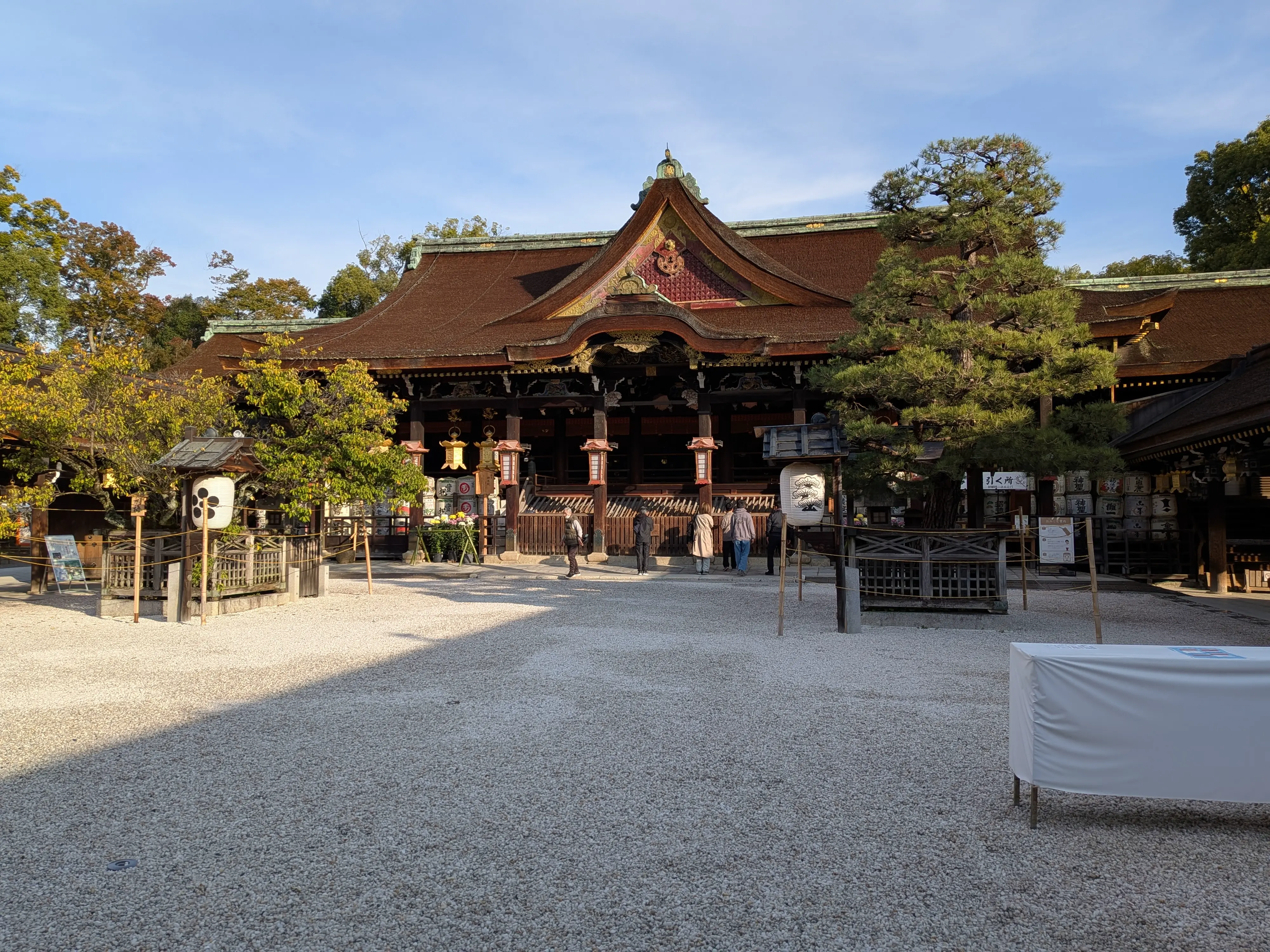北野天満宮のご本殿の前で撮った写真